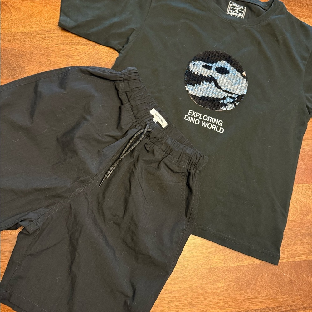 Global Work Black flippy T-shirt and shorts set